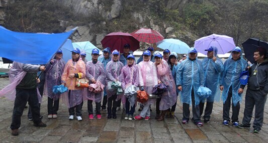 风雨无阻爬山路，暖冬暖心大厦情—记西安全网担保网大厦2014爬山联谊运动