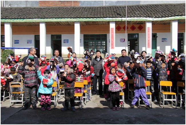 大爱不暂停—全网担保网地产对赣州洋田小学生爱心行动报道